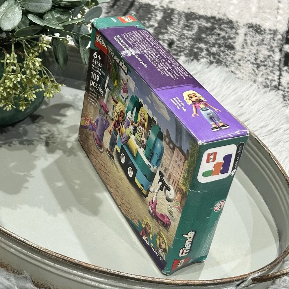 LEGO FRIENDS 41733: Mobile Bubble Tea Shop NEW- in damaged Box